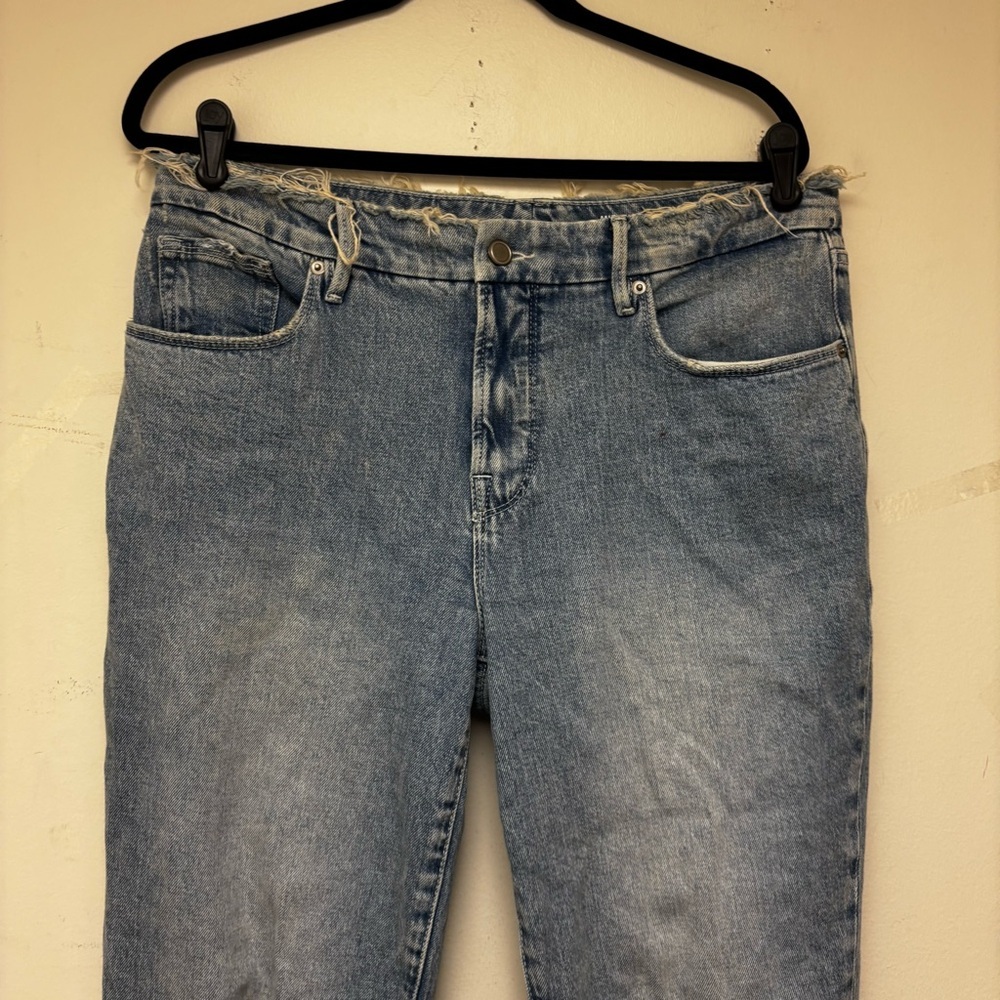 Good American Mid Rise Weekender Jeans - Picture 6 of 12